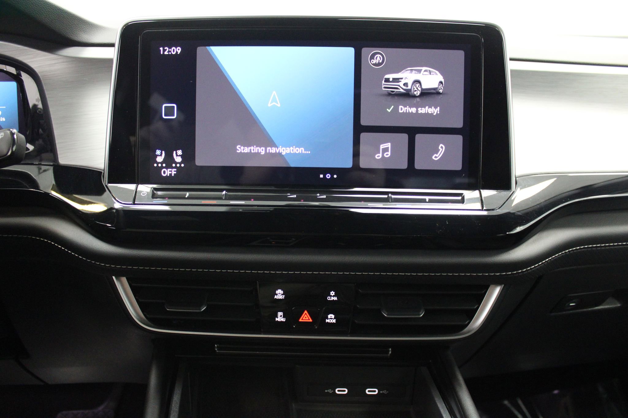 Used 2024 Volkswagen Atlas Cross Sport SE image 38