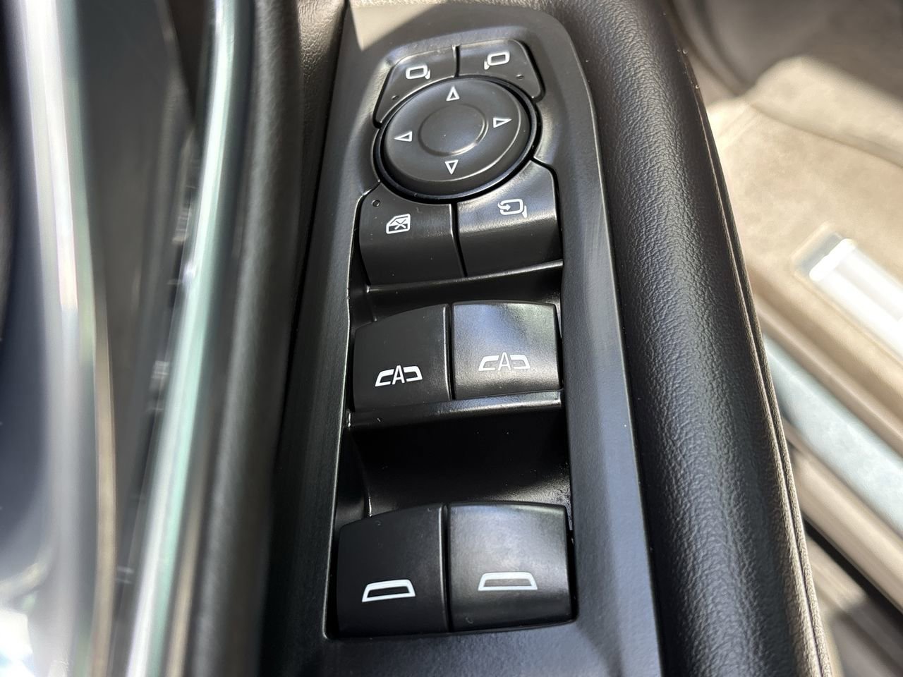 Used 2021 Chevrolet Suburban RST w/ Luxury Package AWD/4WD image 18