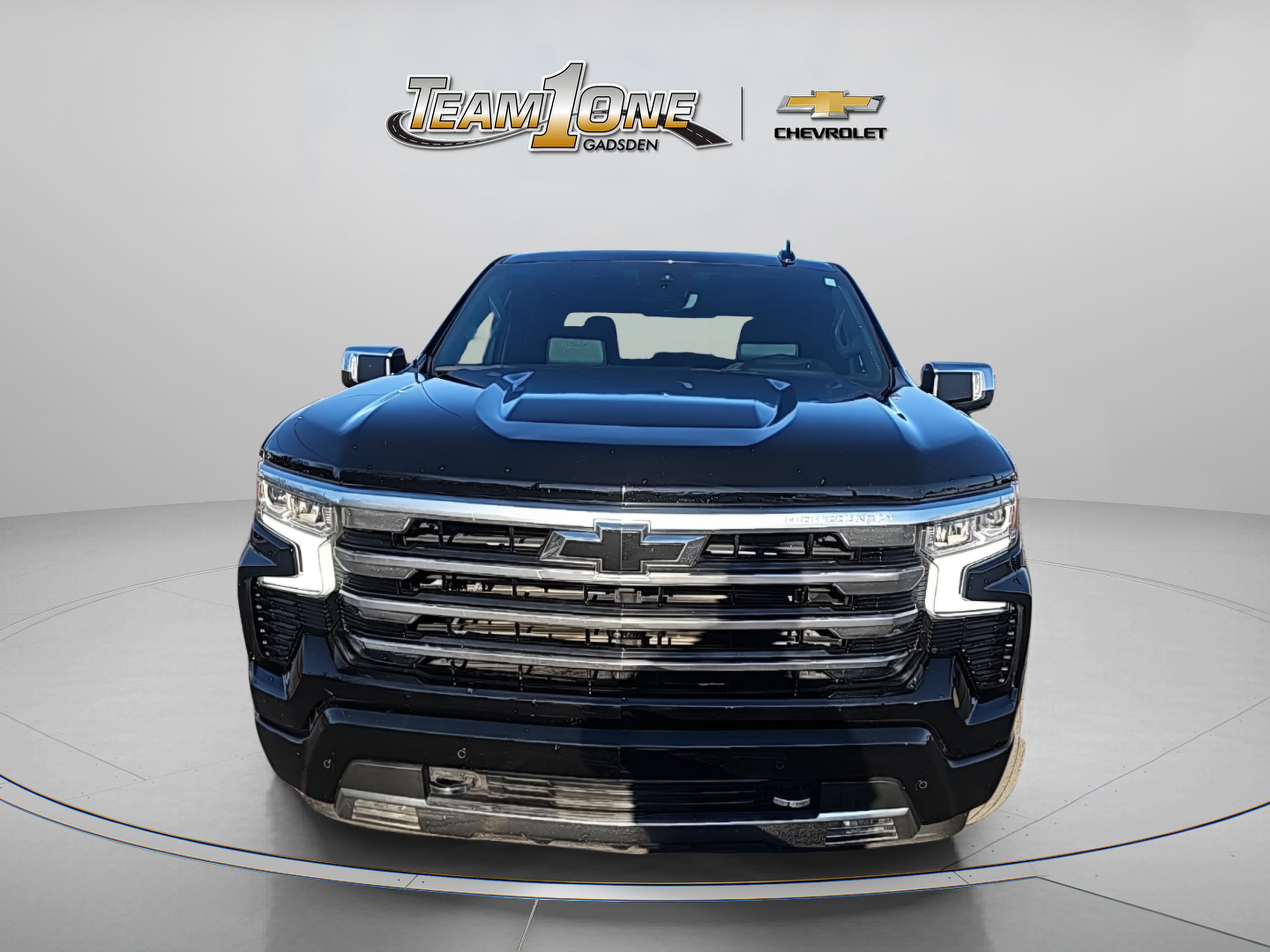 Used 2023 Chevrolet Silverado 1500 High Country w/ High Country Premium Package image 2