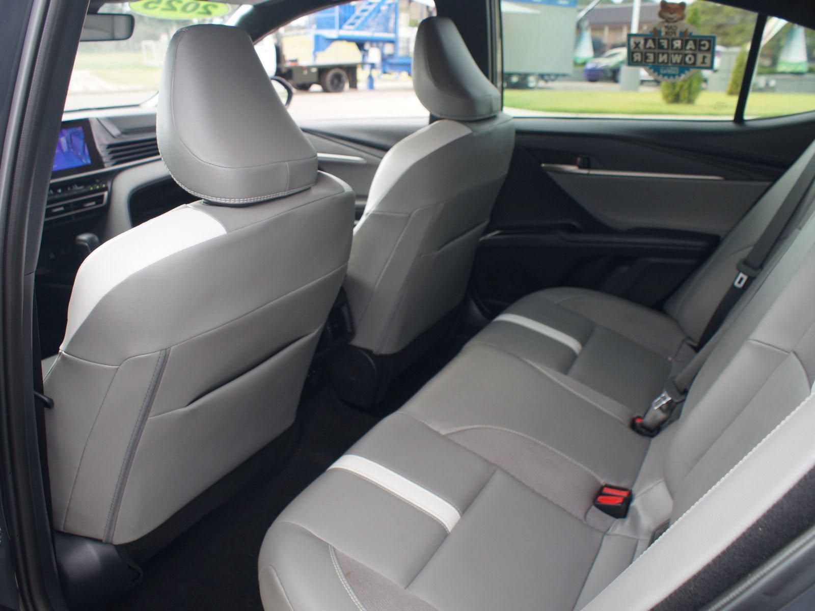Used 2025 Toyota Camry SE w/ Convenience Package FWD image 14