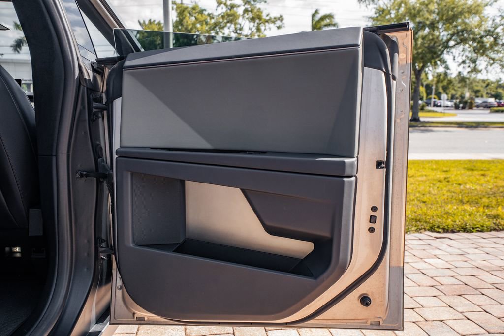 Used 2024 Tesla Cybertruck AWD Crew Cab image 35