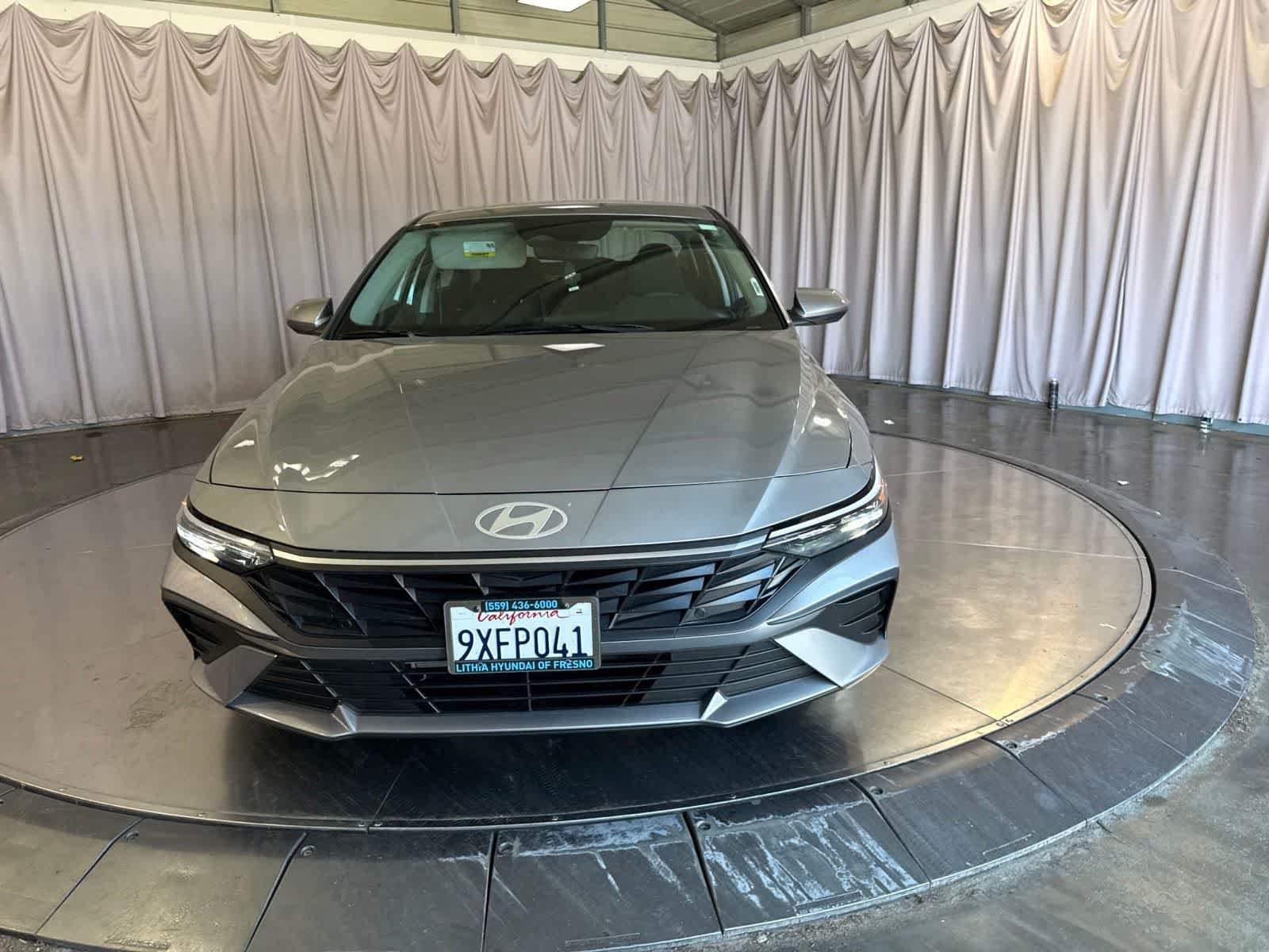 Certified 2026 Hyundai Elantra SE FWD image 2