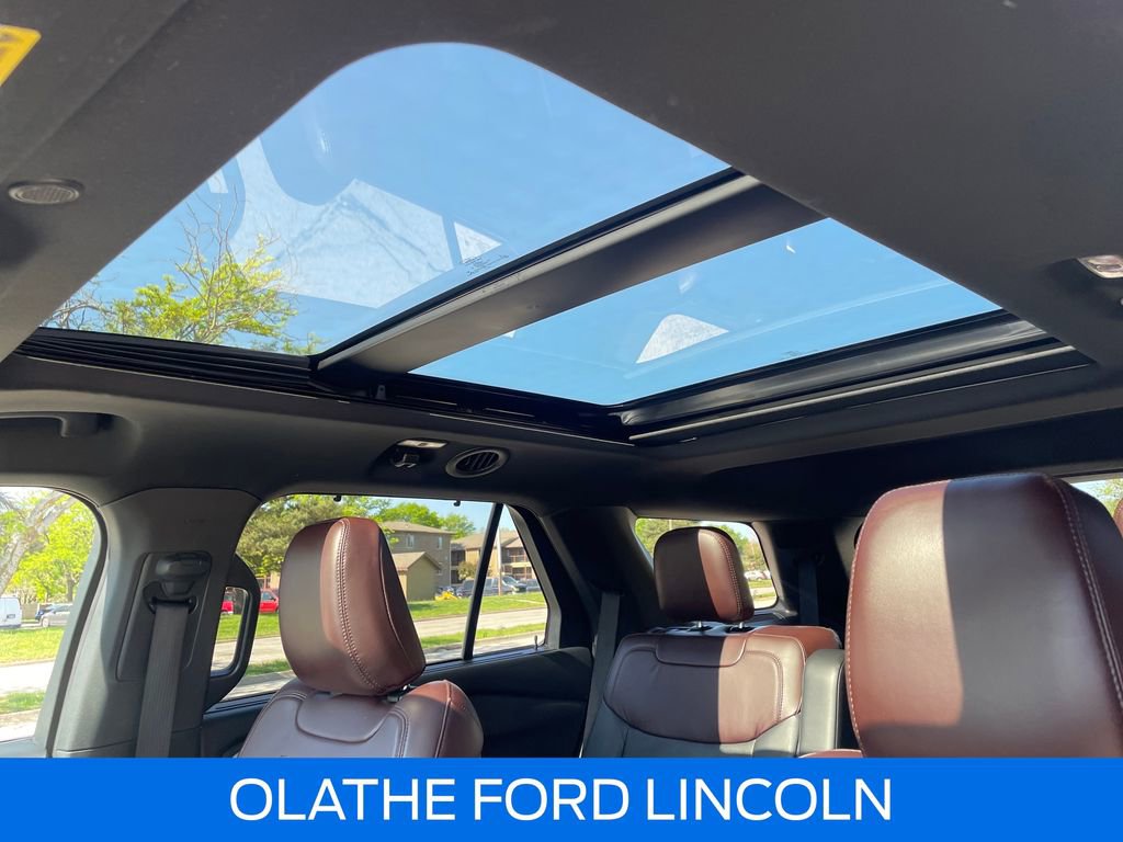 Certified 2020 Ford Explorer Platinum w/ Premium Technology Package AWD/4WD image 18