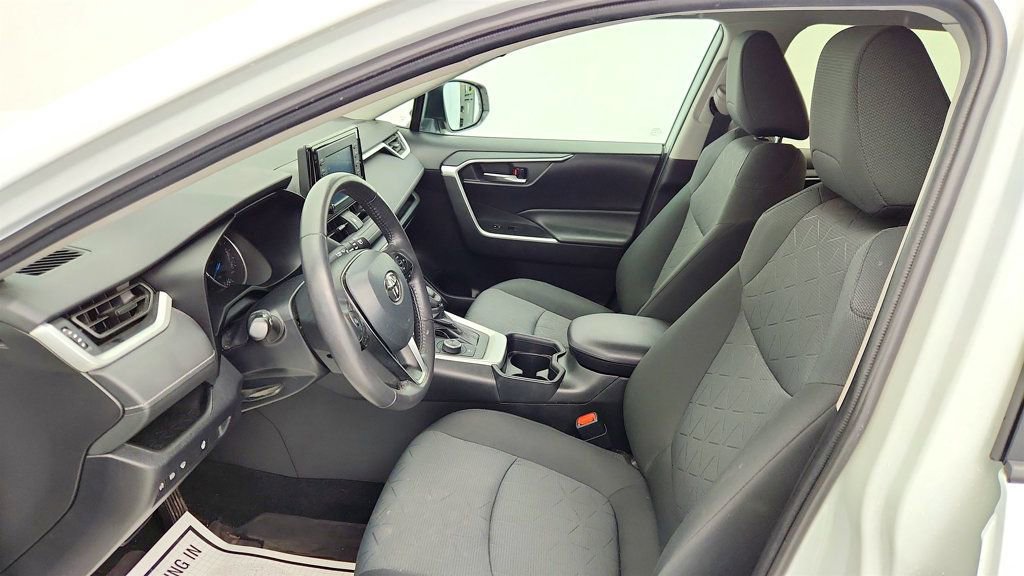 Used 2020 Toyota RAV4 XLE image 18