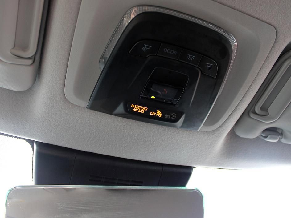 Used 2025 Toyota Corolla Cross XLE image 40