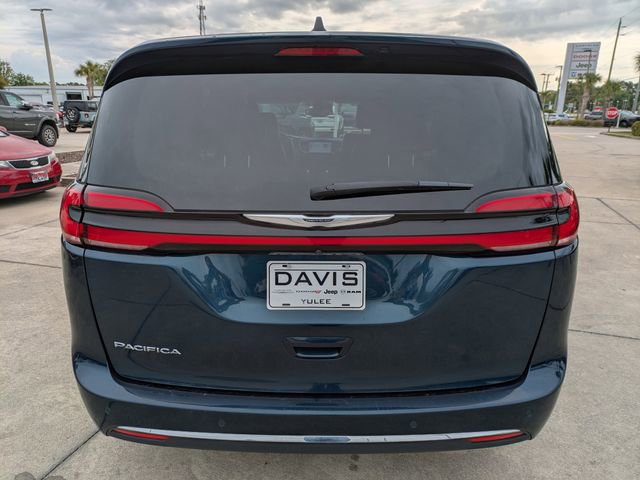 Certified 2023 Chrysler Pacifica Touring-L image 5