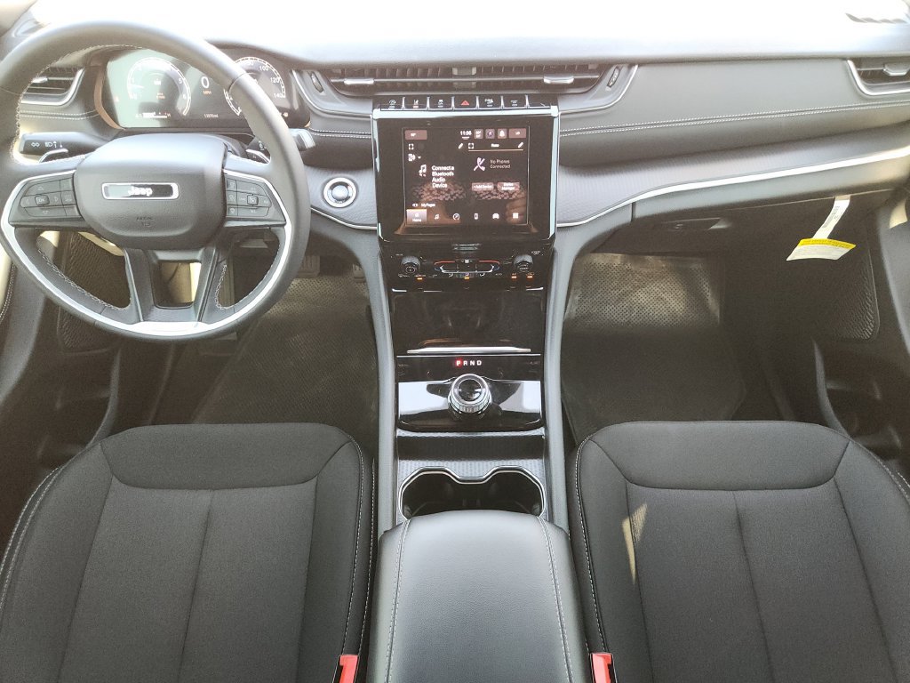 Used 2025 Jeep Grand Cherokee L Laredo RWD image 28