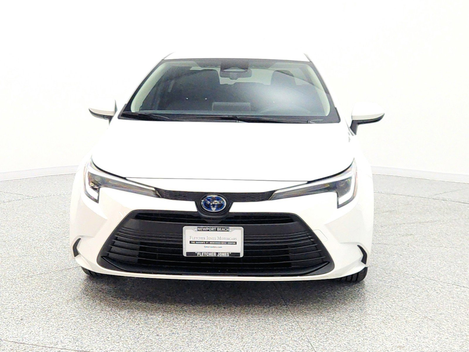 Used 2024 Toyota Corolla LE FWD image 2