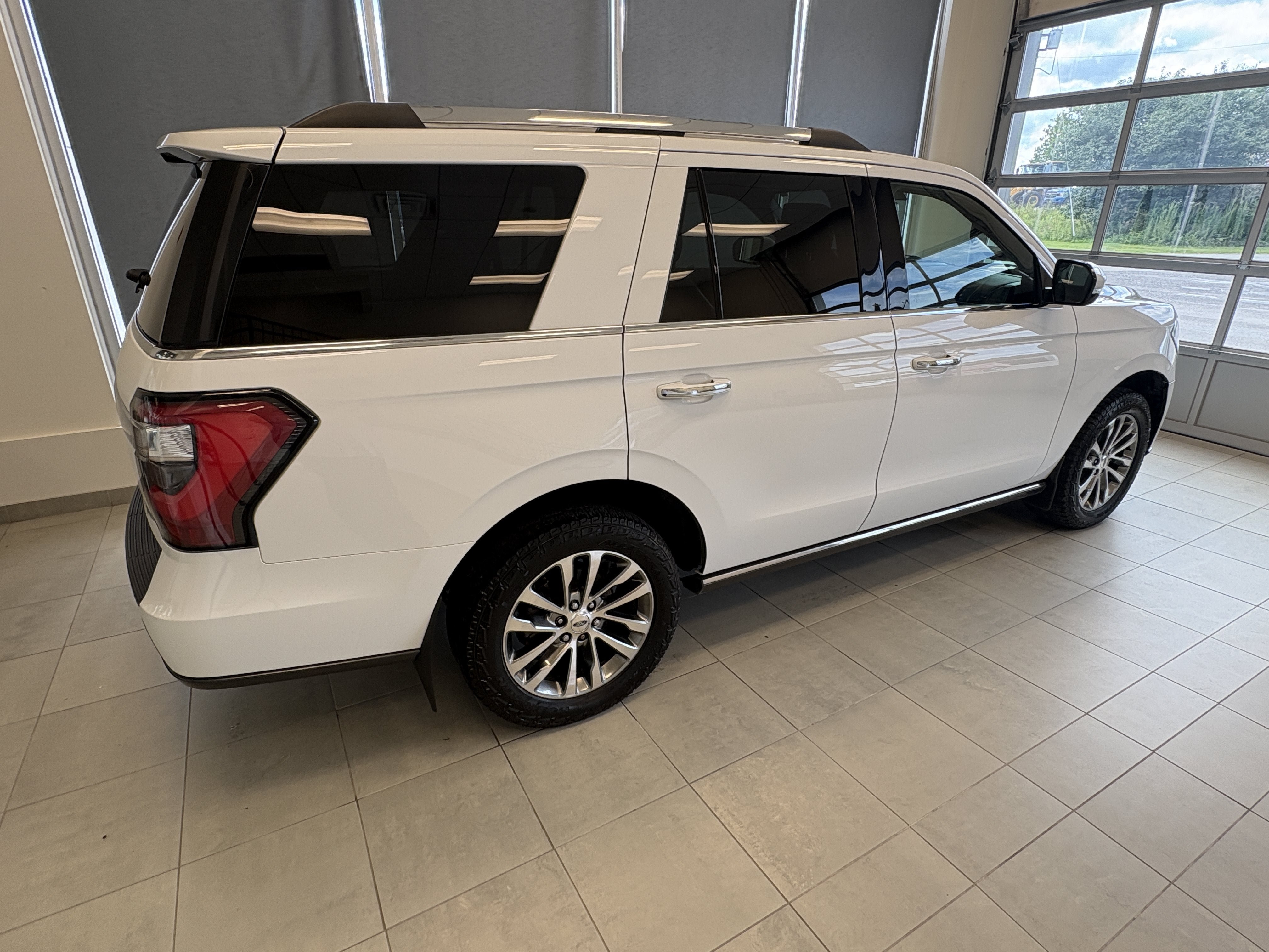 Used 2018 Ford Expedition Limited AWD/4WD image 4