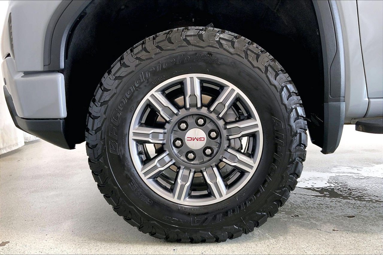 Used 2024 GMC Sierra 1500 AT4 w/ Technology Package AWD/4WD image 8