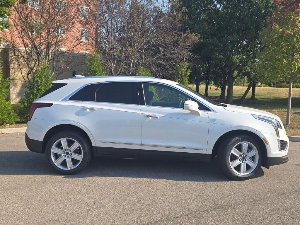 New 2025 Cadillac XT5 Luxury image 9