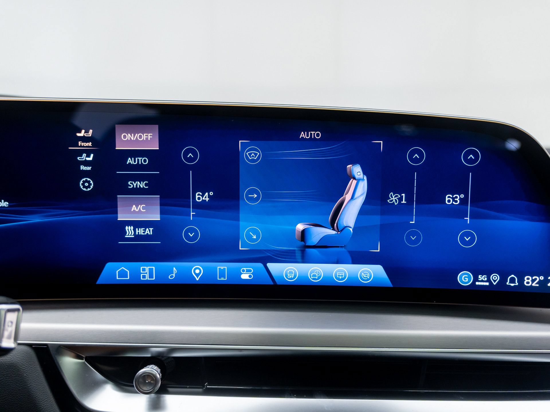 New 2027 Cadillac Lyriq Signature Sport AWD/4WD image 28