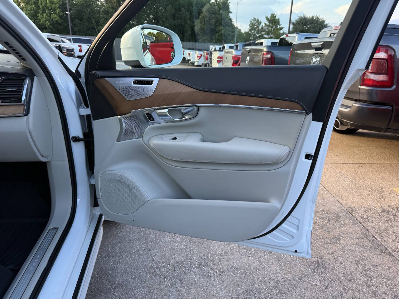 Used 2018 Volvo XC90 T6 Inscription w/ Convenience Package AWD/4WD image 11