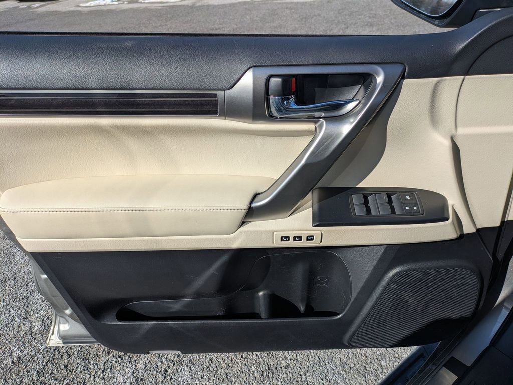 Used 2023 Lexus GX 460 Luxury w/ Sport Design Package image 6