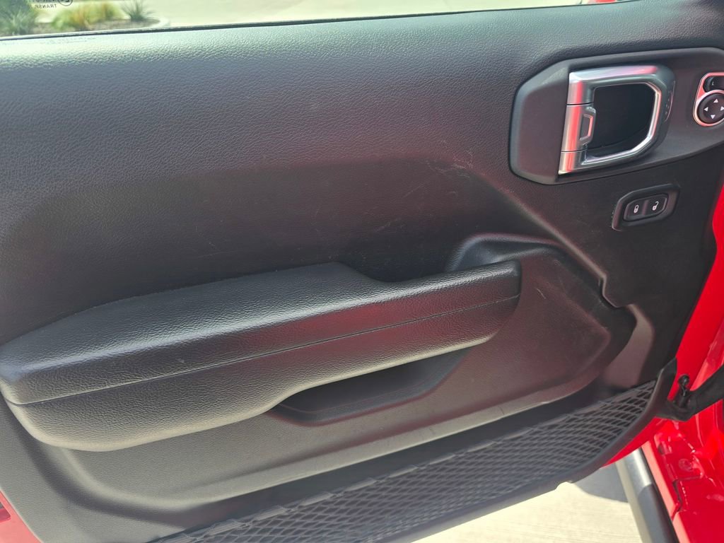 Used 2025 Jeep Wrangler Unlimited Rubicon image 23