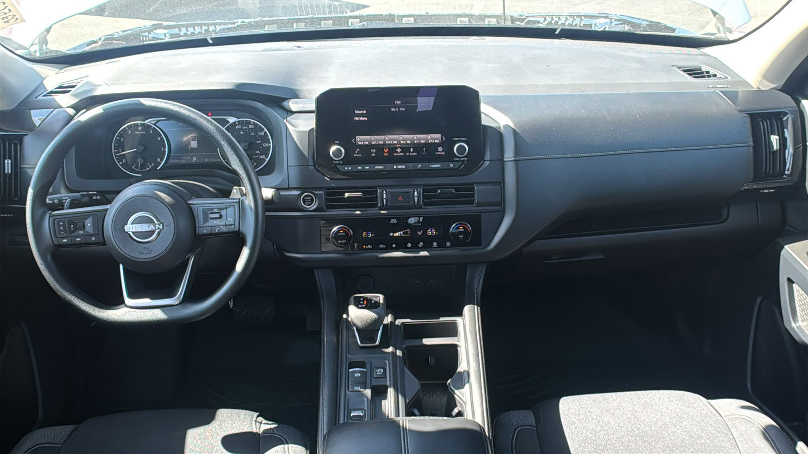 Used 2024 Nissan Pathfinder S FWD image 17