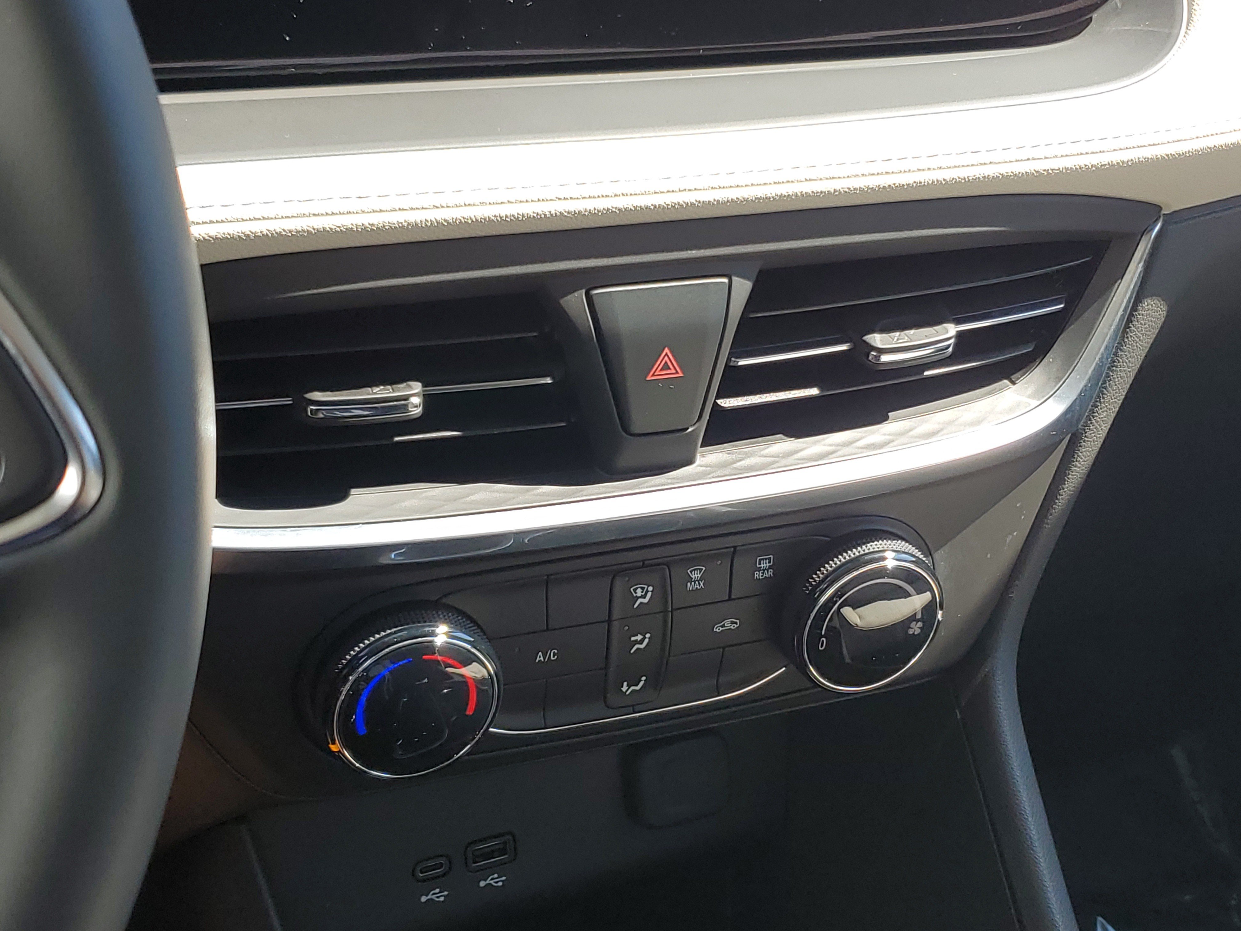 Used 2024 Buick Encore GX Preferred FWD image 27