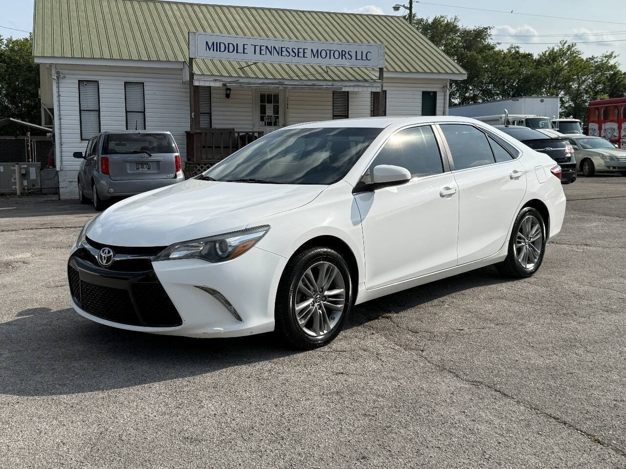 Used 2017 Toyota Camry SE FWD image 1