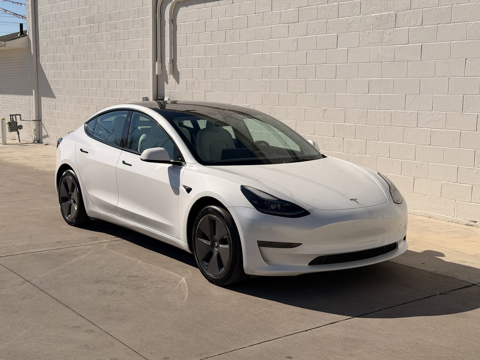 Used 2023 Tesla Model 3 Standard Range image 4