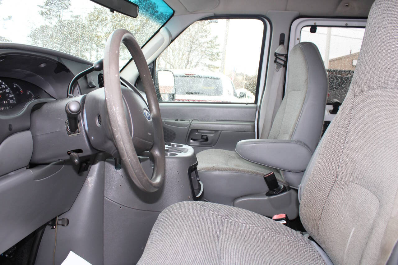 Used 2003 Ford E-350 and Econoline 350 XL RWD image 16