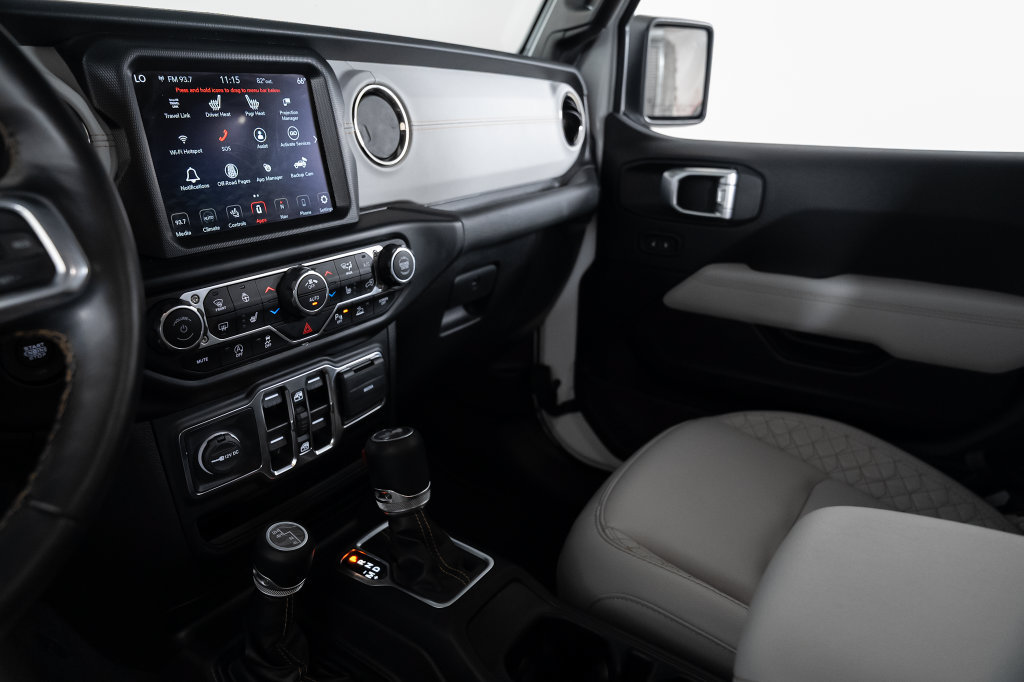 Used 2022 Jeep Wrangler Unlimited Sahara AWD/4WD image 29