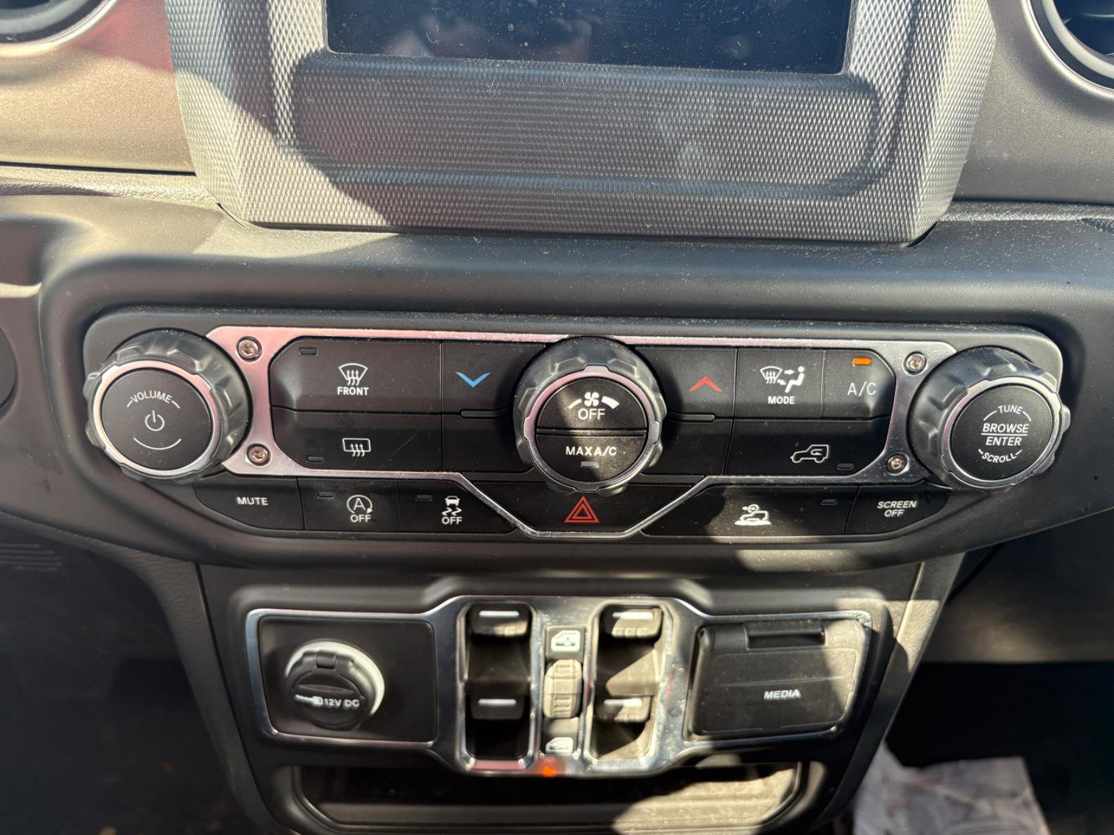 Used 2023 Jeep Wrangler Unlimited Sport AWD/4WD image 28