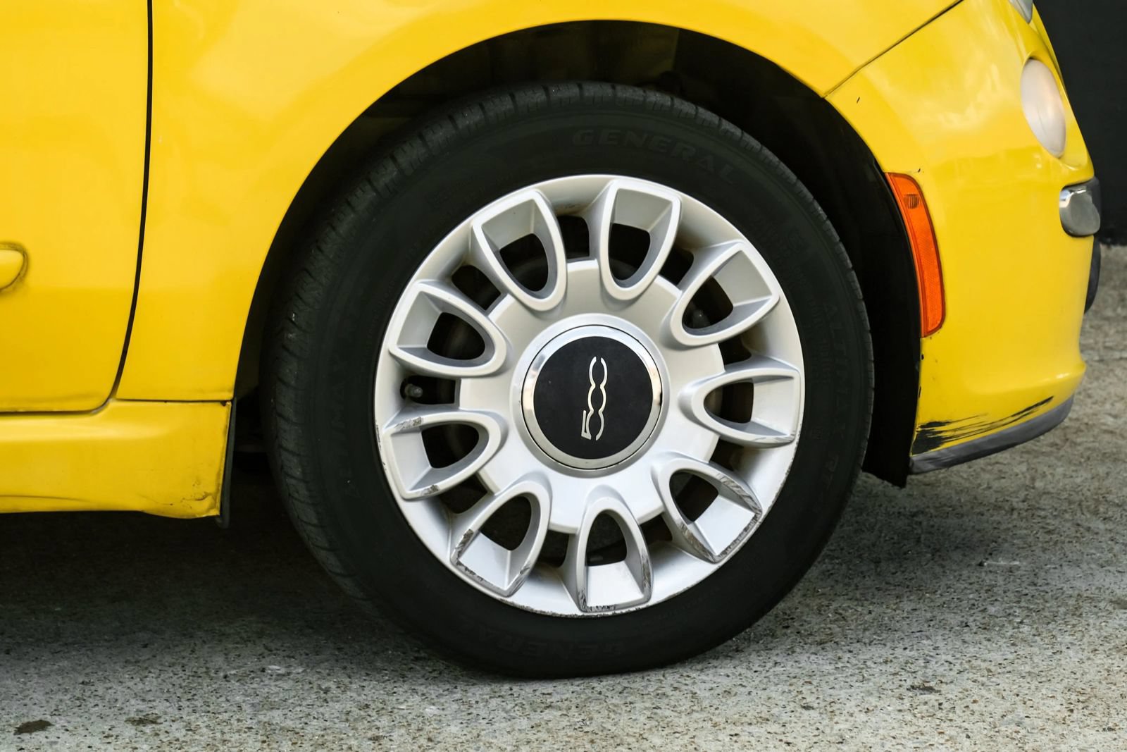 Used 2012 FIAT 500 Lounge FWD image 42