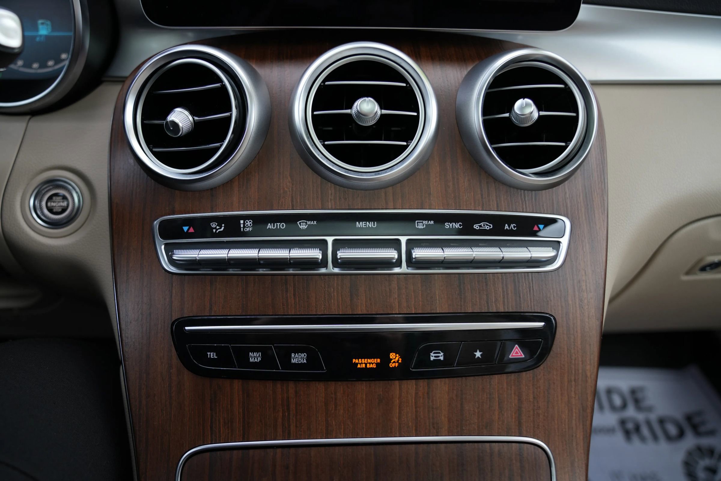 Used 2021 Mercedes-Benz GLC 300 4MATIC w/ Premium Package image 24