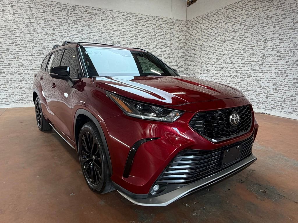 Used 2023 Toyota Highlander XSE FWD image 7