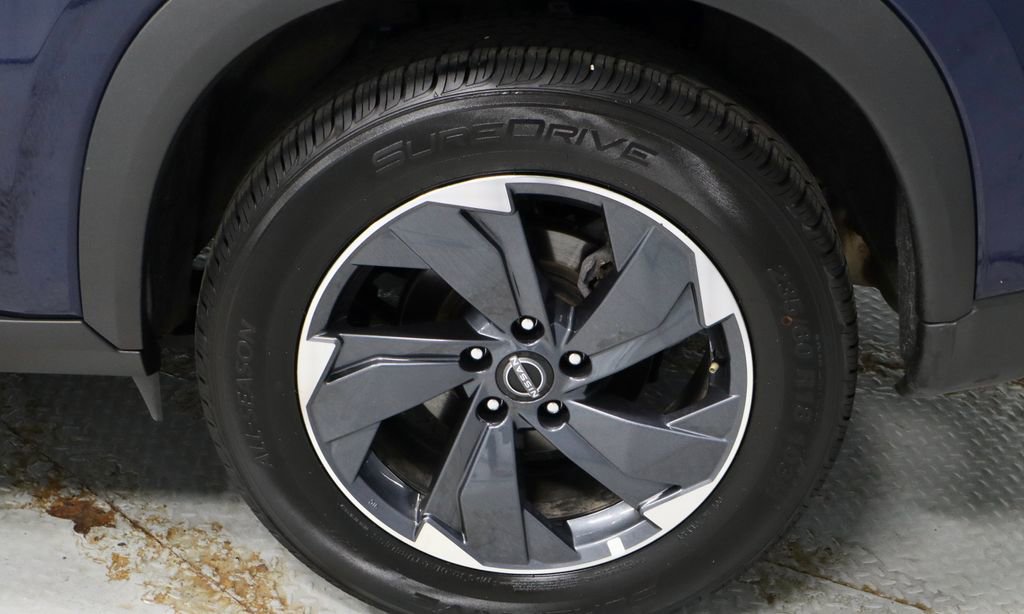 Certified 2025 Nissan Rogue SV FWD image 18