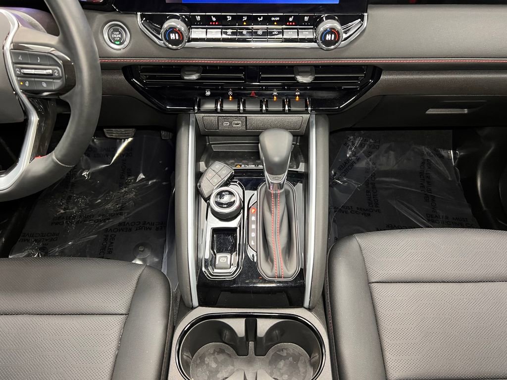 Used 2025 Chevrolet Colorado Z71 w/ Midnight Edition image 14