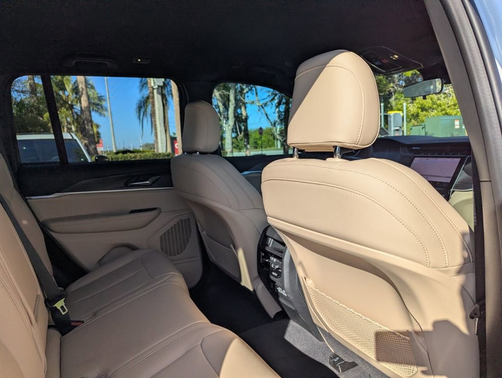 Used 2025 Jeep Grand Cherokee Limited image 12