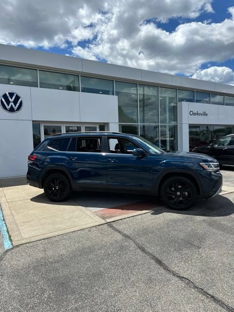 Used 2023 Volkswagen Atlas SE w/ Panoramic Sunroof Package FWD image 5