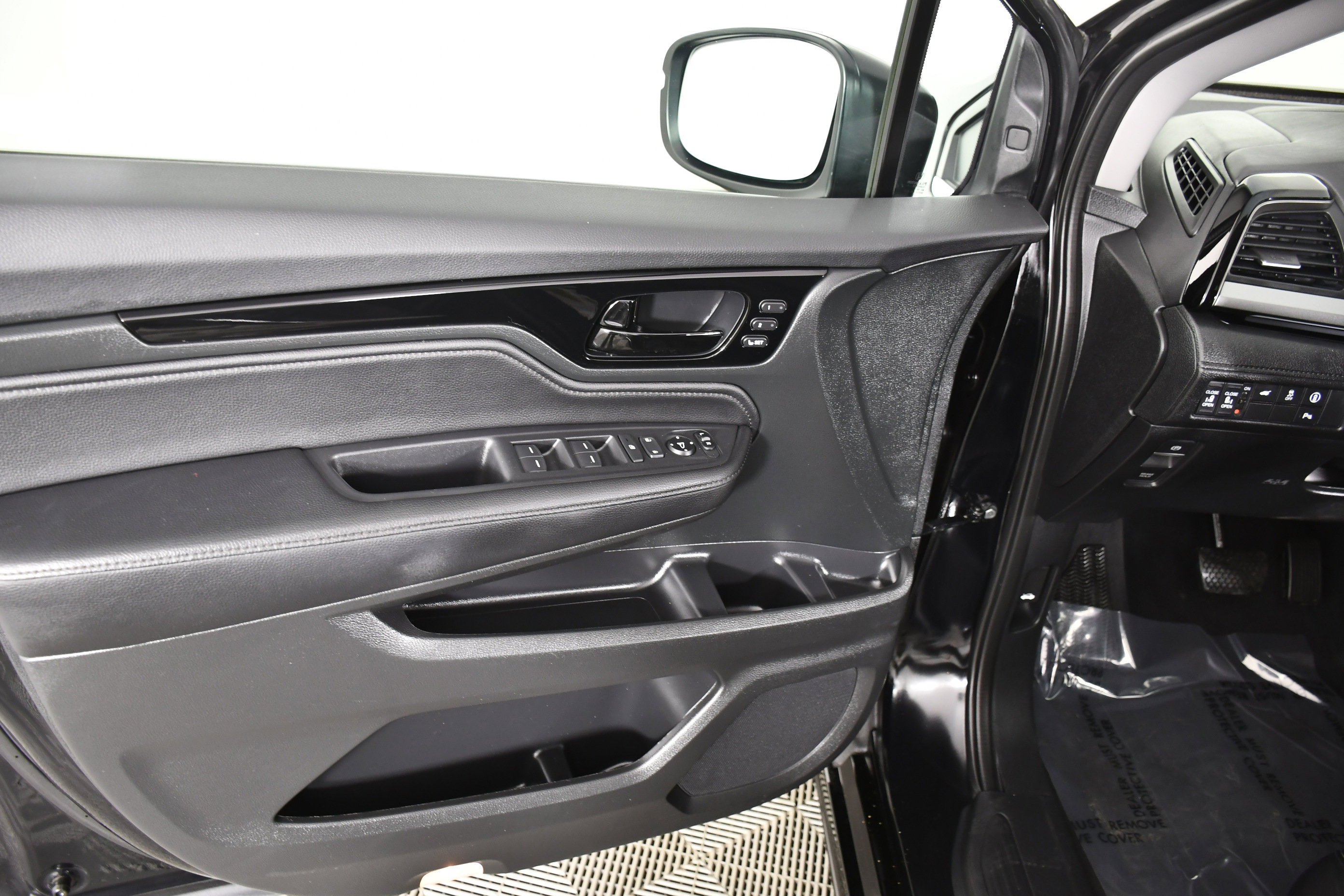 Certified 2023 Honda Odyssey Touring image 37