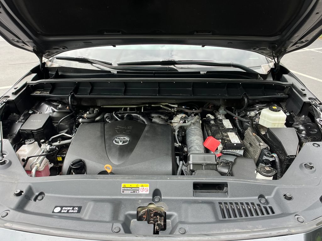 Used 2021 Toyota Highlander XLE AWD/4WD image 23