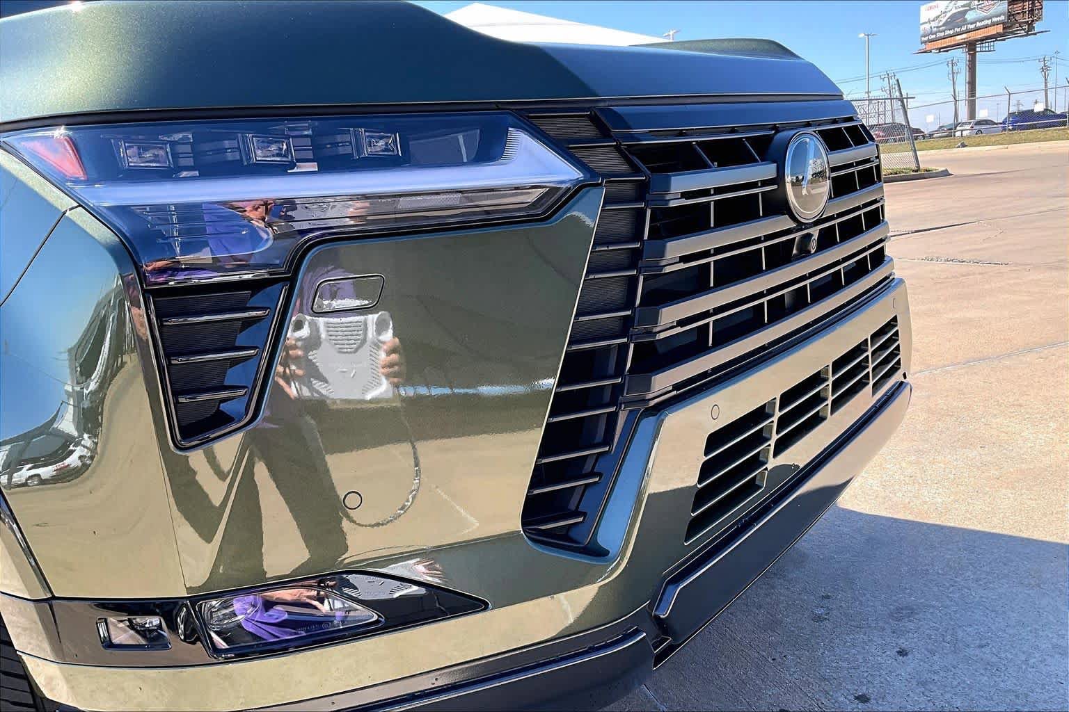 Used 2025 Lexus GX 550 w/ Accessory Package (2T) image 29