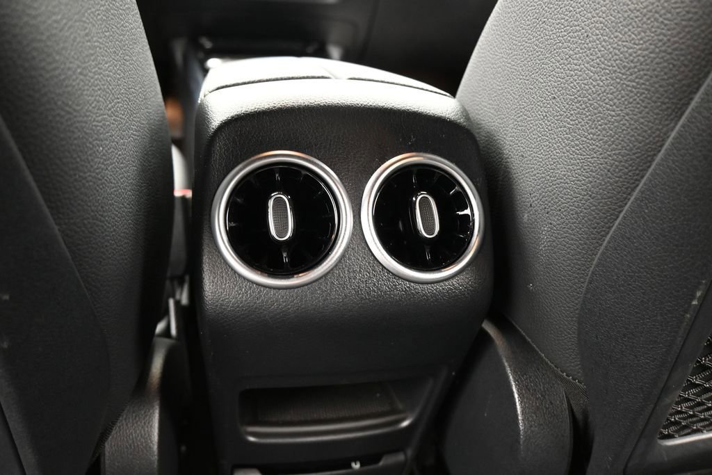 Used 2025 Mercedes-Benz GLA 250 image 33