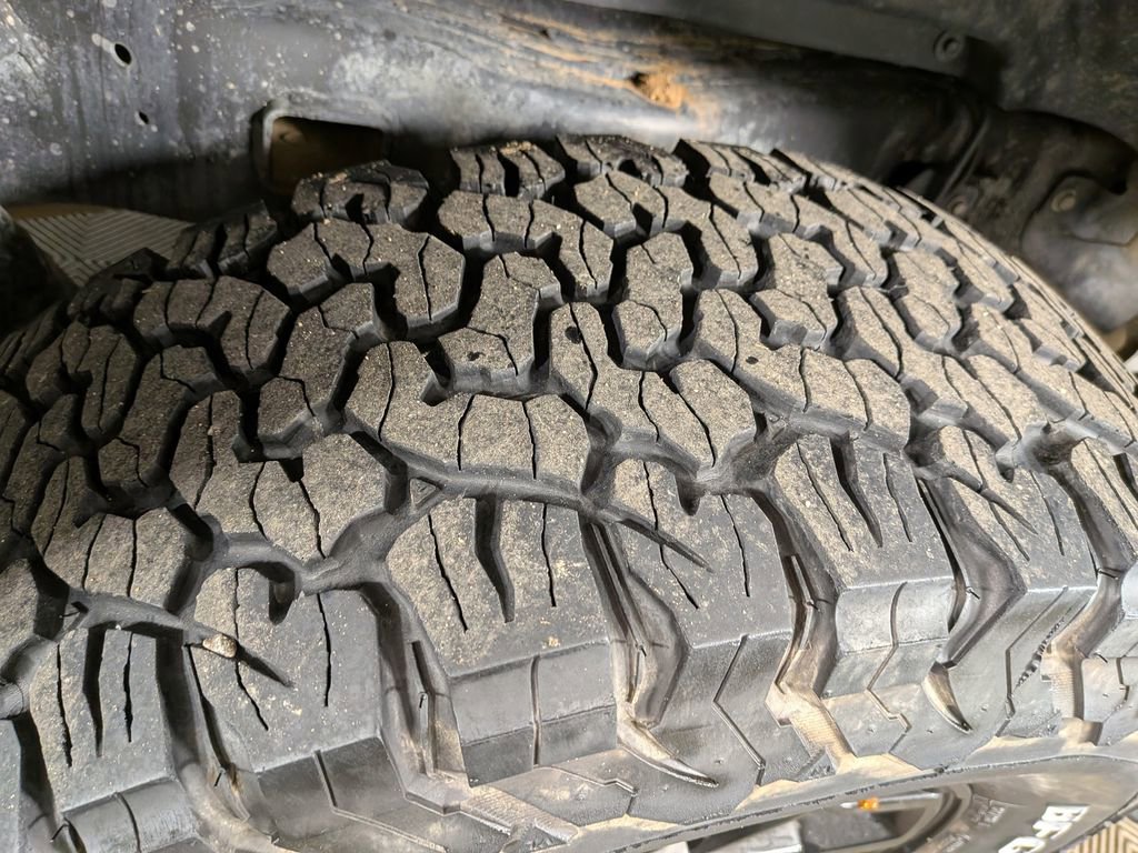 Used 2021 Jeep Gladiator Willys image 14