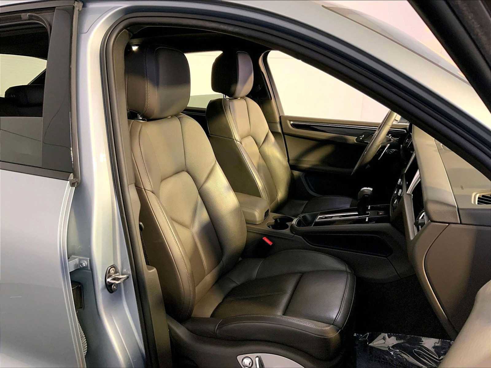 Used 2023 Porsche Macan image 18
