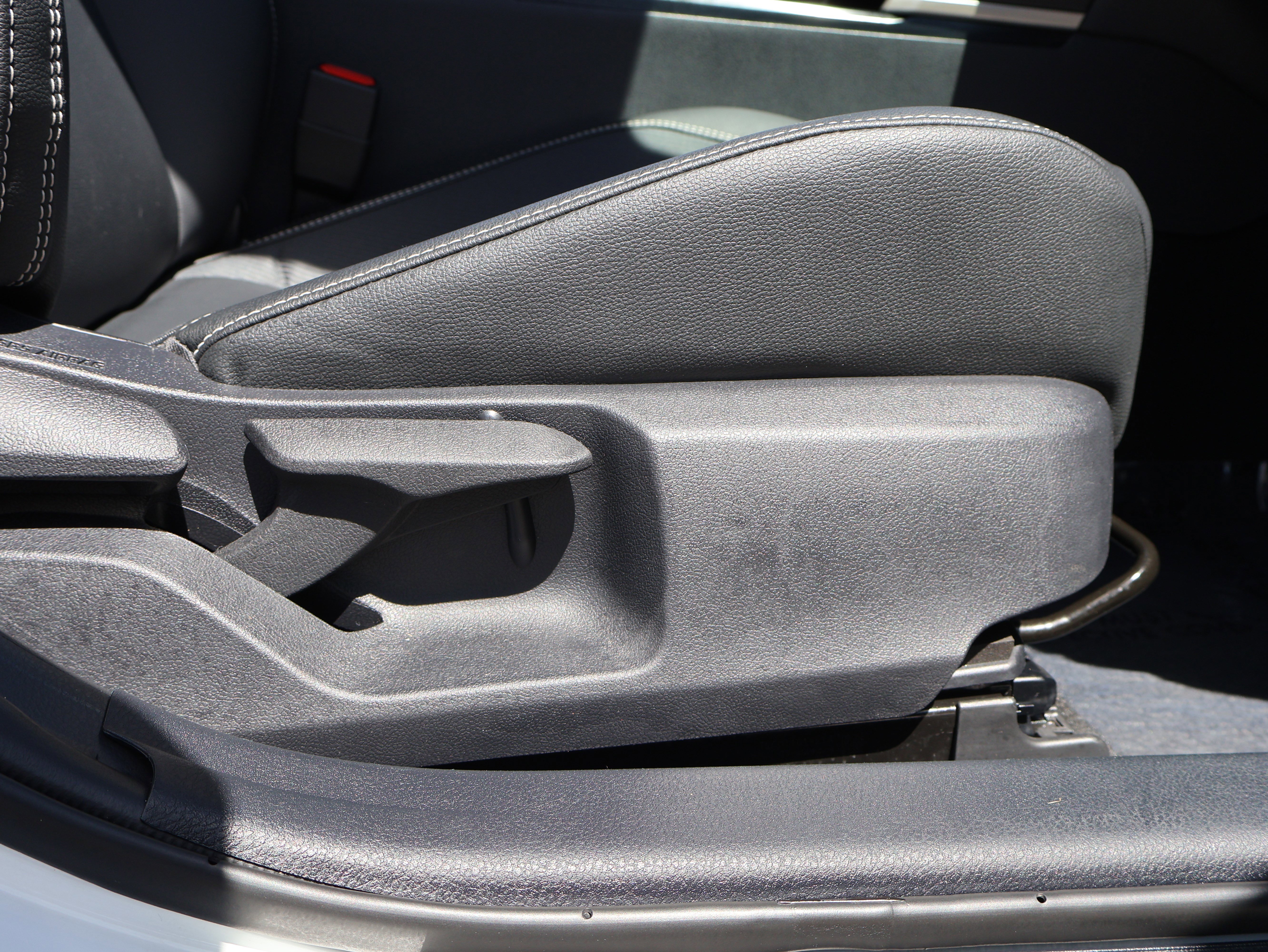 Used 2025 Toyota Camry SE FWD image 11