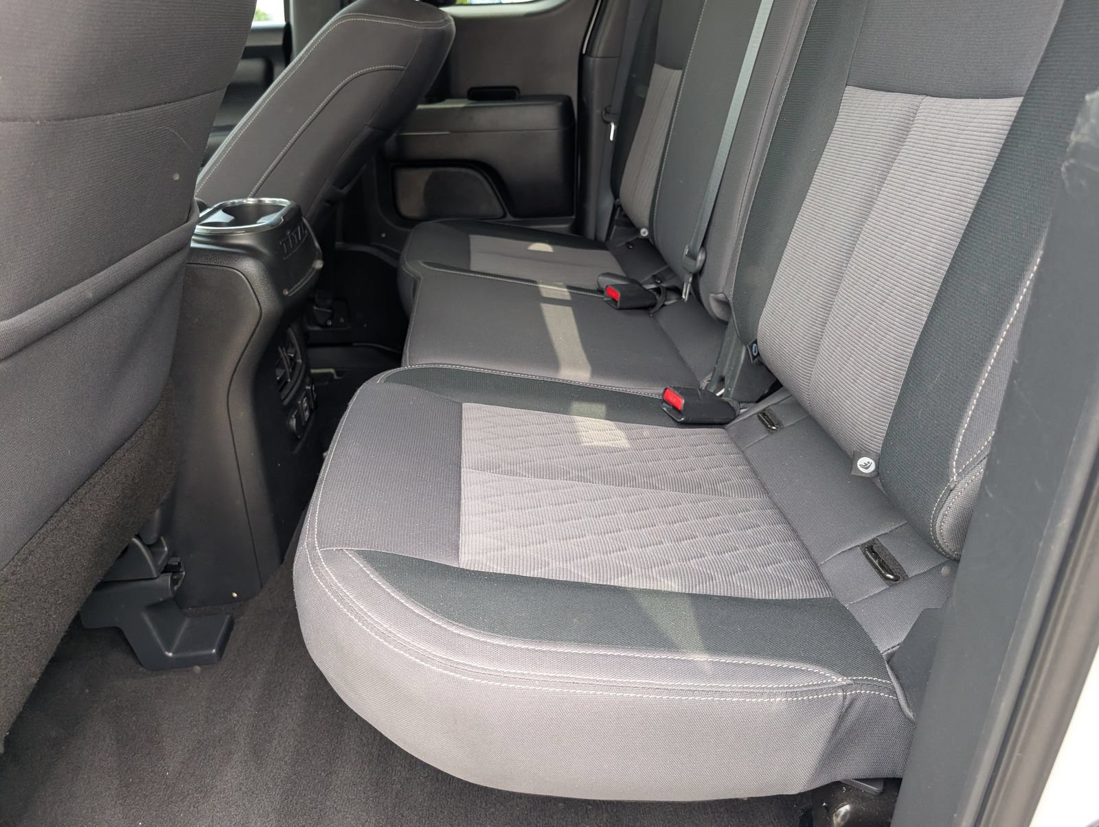Used 2021 Nissan Titan SV w/ SV Convenience Package RWD image 16