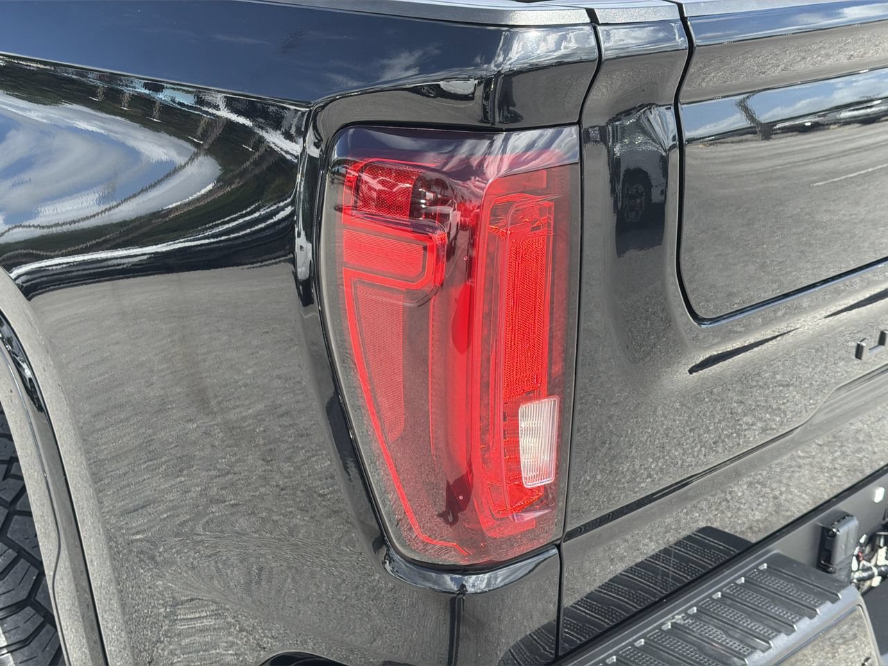 Used 2023 GMC Sierra 1500 Denali Ultimate AWD/4WD image 7