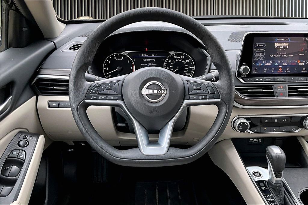 Used 2025 Nissan Altima 2.5 SV image 6