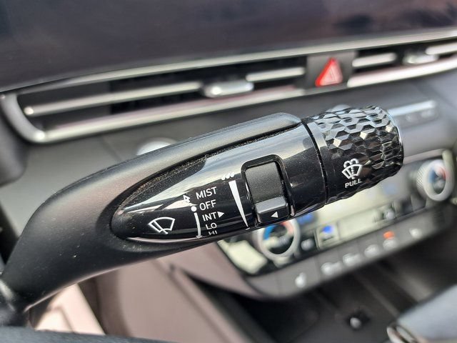 Used 2024 Hyundai Elantra SEL w/ Convenience Package FWD image 11