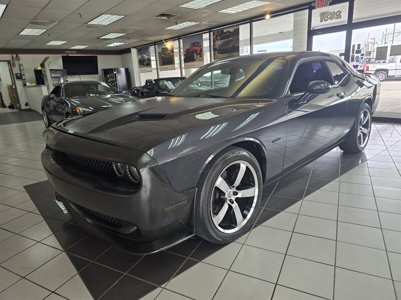 Used 2017 Dodge Challenger R/T w/ Driver Convenience Group RWD image 1