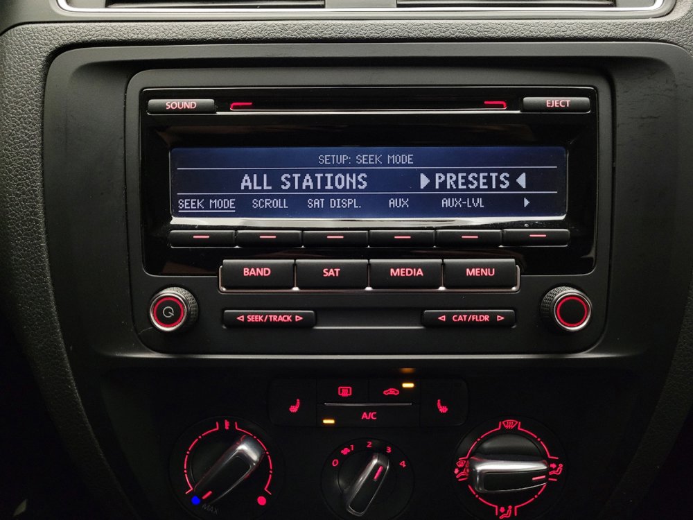 Used 2015 Volkswagen Jetta SE FWD image 25