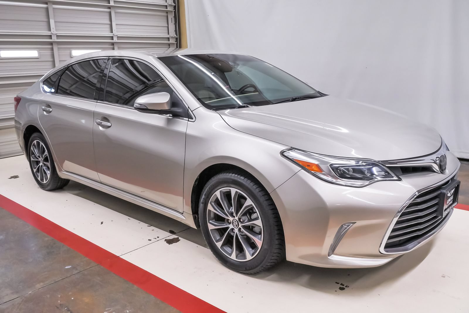 Used 2017 Toyota Avalon XLE FWD image 5