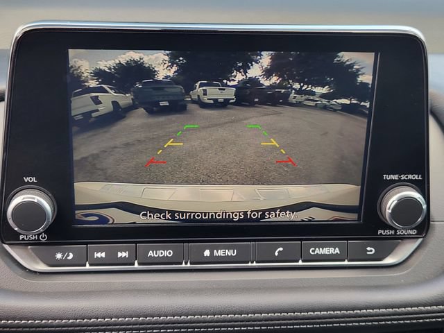 Used 2024 Nissan Rogue S FWD image 17