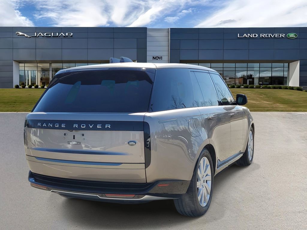Used 2023 Land Rover Range Rover SE image 3