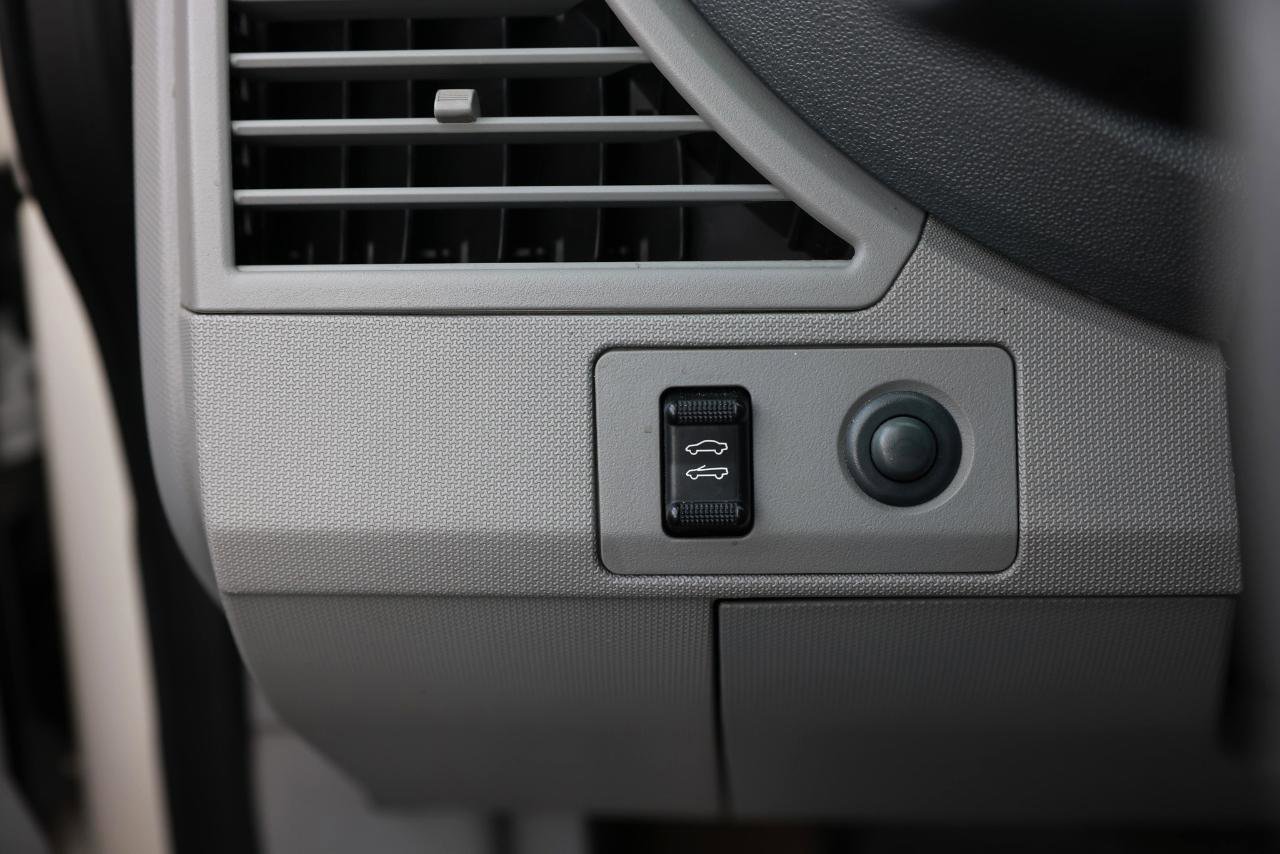 Used 2008 Chrysler Sebring Touring image 40